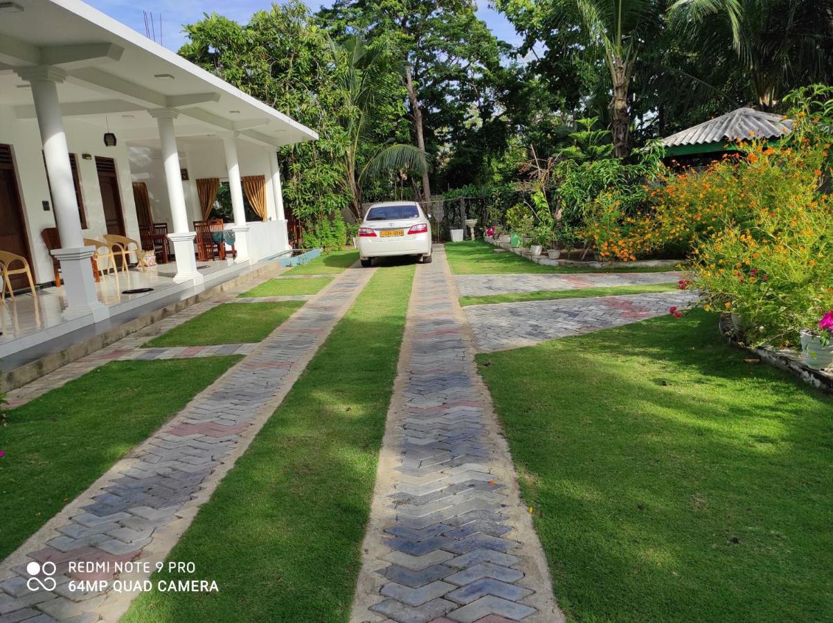 Geethani Tourist Home Polonnaruwa Dış mekan fotoğraf