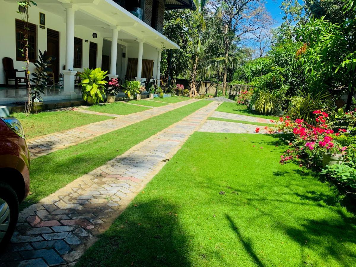 Geethani Tourist Home Polonnaruwa Dış mekan fotoğraf